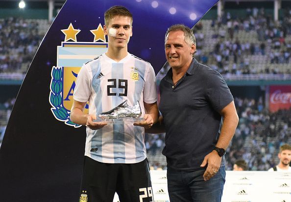 Juan Foyth picks up the Man of the Match award on his Argentina debut