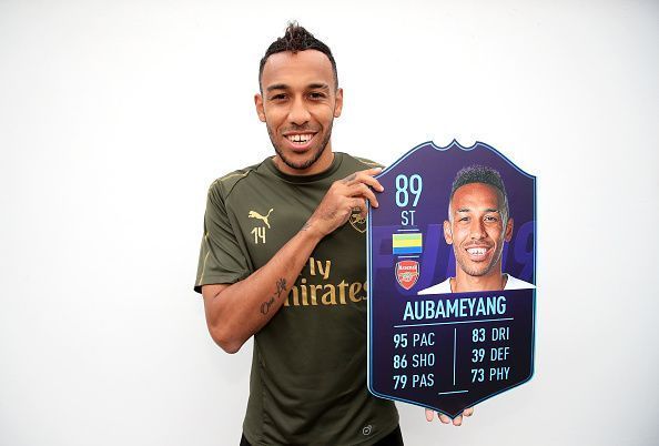 Pierre-Emerick Aubameyang Wins the EA Sports Player of the Month Award - October 2018