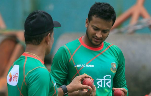 Shakib Al Hasan while chatting with Bangladesh spin-bowling coach Sunil Joshi