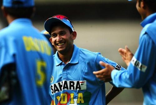 Agarkar ripped through the Aussie line-up