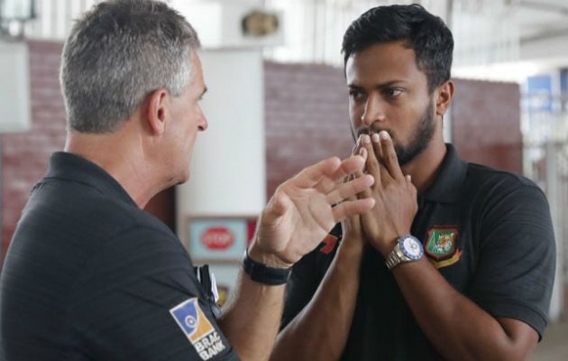 Steve Rhodes and Shakib Al Hasan during a chat in Dhaka