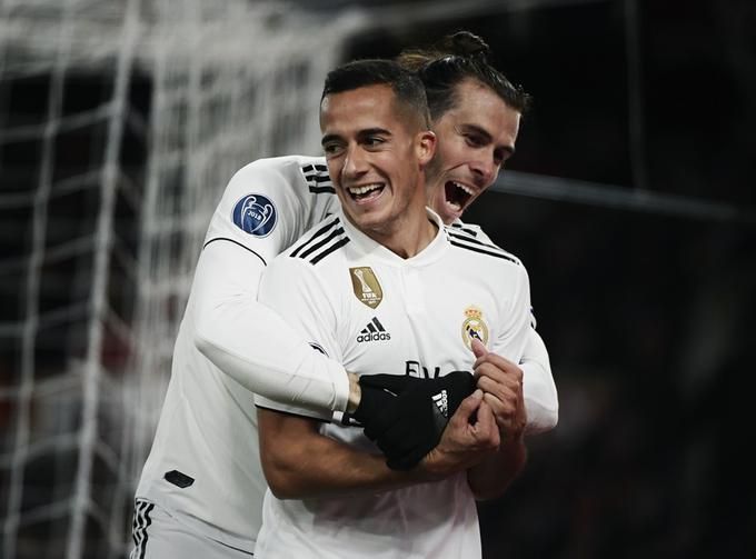 Gareth Bale and Lucas V&Atilde;&iexcl;zquez celebrate the Galician goal at Roma-Real Madrid.