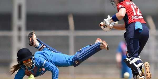 Taniya Bhatia dropped a tough catch