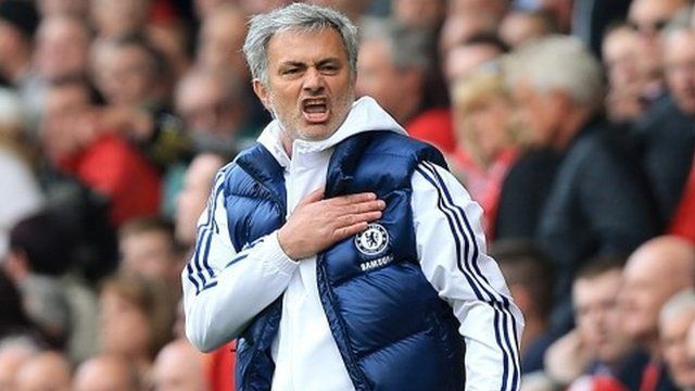 Jose Mourinho celebrates Willian&#039;s second goal at Anfield in the most passionate manner.