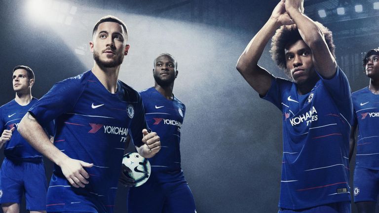 THE BEST? : Hazard, Willian, and other teammates showcasing the club&#039;s new kit