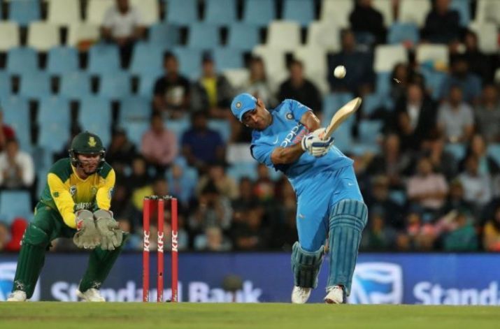 Dhoni finishes of his style