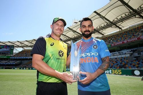 Aaron Finch (L) and Virat Kohli