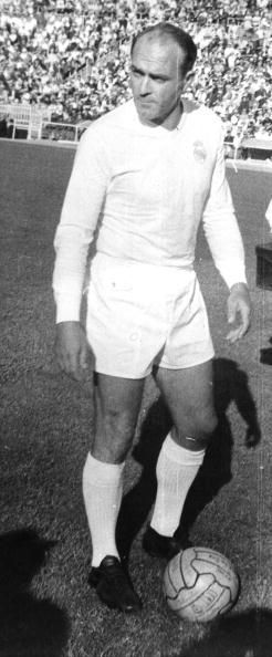 Alfredo Di Stefano with the ball