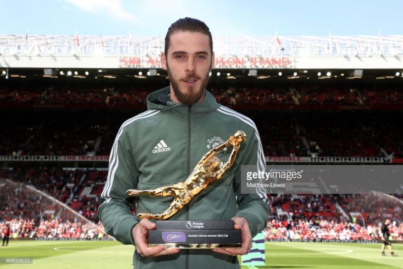 EDeGea winning the Premier League Golden Glove Award last season (Picture Source: Getty)