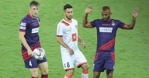 'Coro' (middle) in action during FC Goa's match against ATK