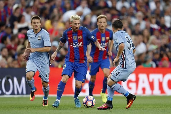 Up against the best - Lucas Torreira vs Lionel Messi in a pre-season friendly