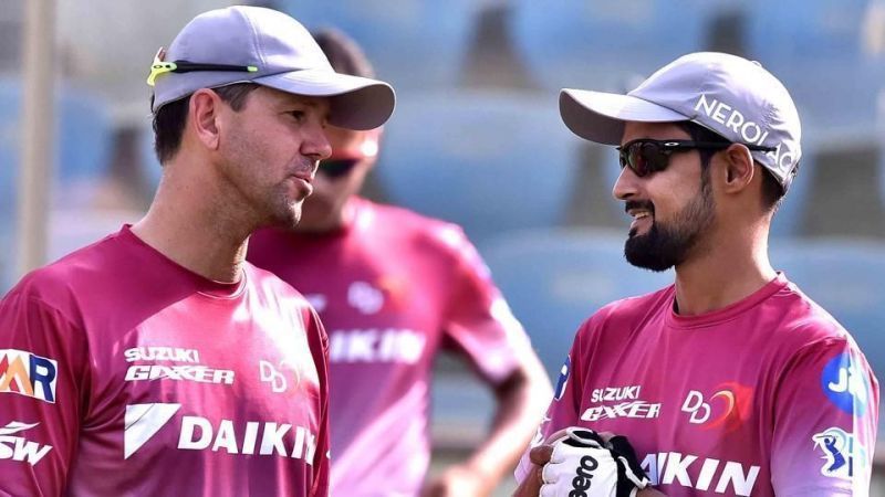 Ricky Ponting (L) in a conversation with Shahbaz Nadeem.