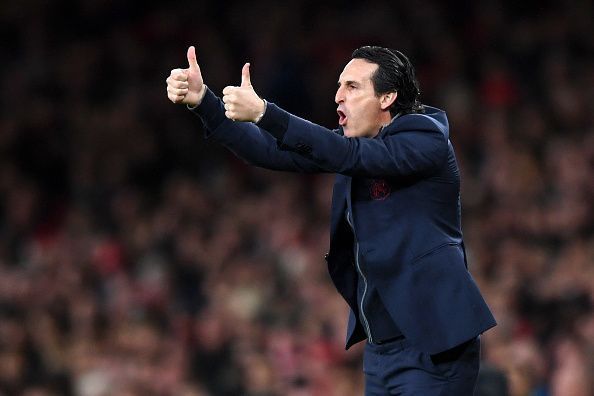 Emery doe more than 15-20 metres of space between the 3 lines of players