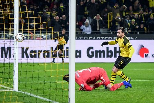 Paco Alcacer puts one past vs SV Werder Bremen in Bundesliga