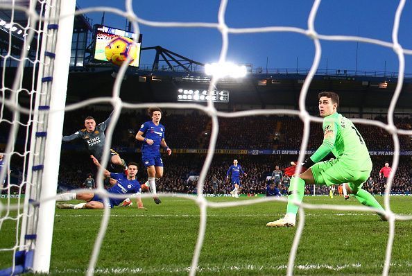 Vardy  finishes past Kepa