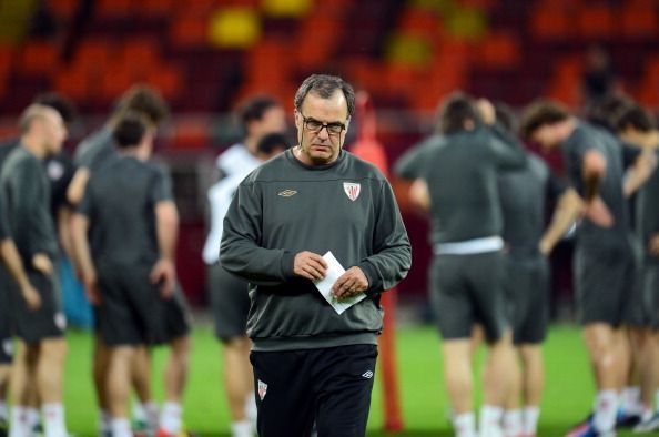 Bielsa in training ahead of Bilbao&#039;s UEFA Europa League Final defeat against Atletico