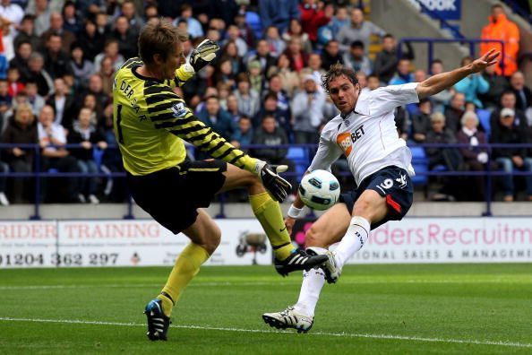 Edwin van der Sar, Bolton Wanderers v Manchester United - Premier League