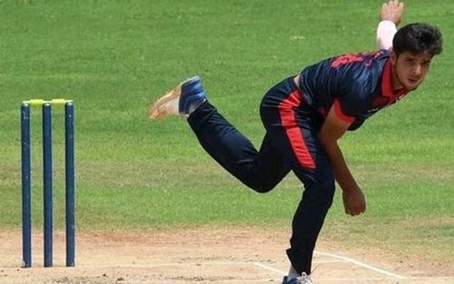 Rasikh Salam while bowling against Tamil Nadu in Vijay Hazare Trophy