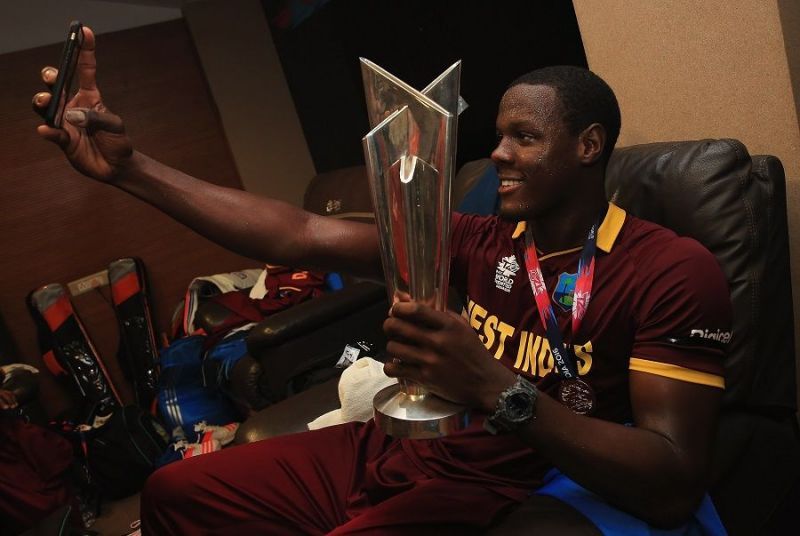 Carlos Braithwaite taking a selfie with the T20 World Cup