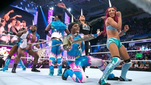 Sasha Banks dancing with the New Day