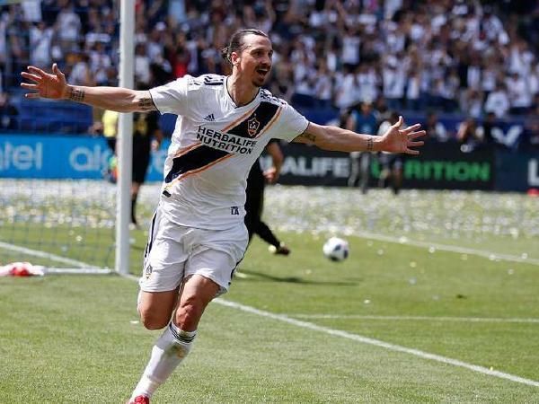 Zlatan celebrating the 500th career goal