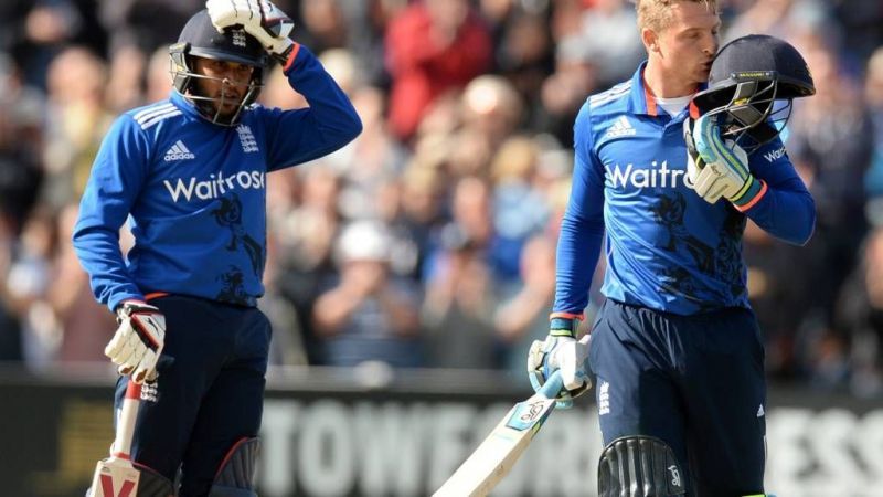 Jos Buttler(R) and Adil Rashid(L) on their way to their record-breaking partnership total