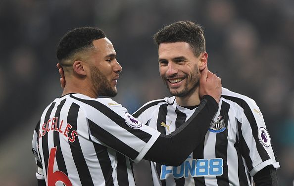 Newcastle United defeated Cardiff with a 3-0 score