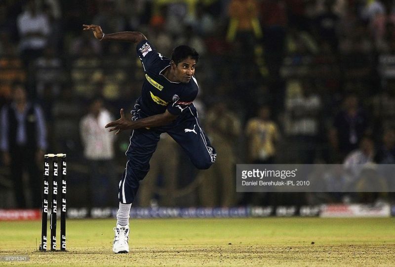 Chaminda Vaas in action for the Deccan Chargers