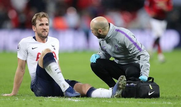 Harry Kane injured in the closing minutes of the game against United