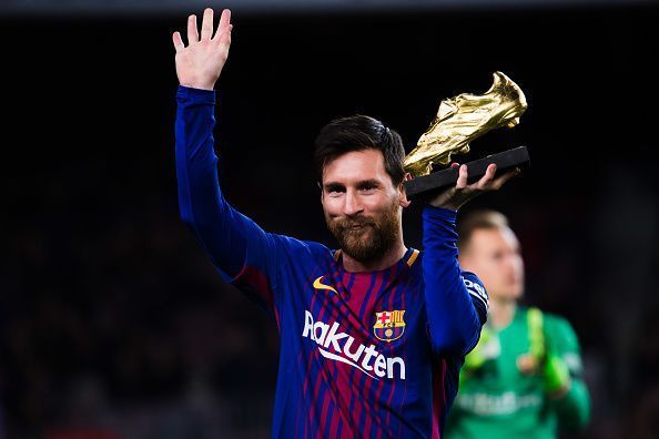 Messi holding the Golden Boot award