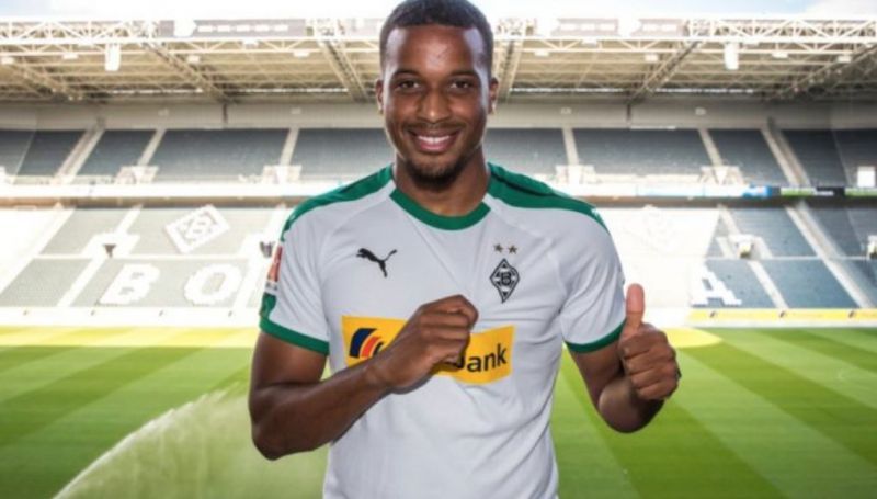 Alassane Pl&Atilde;&copy;a with Borussia M&Atilde;&para;nchengladbach