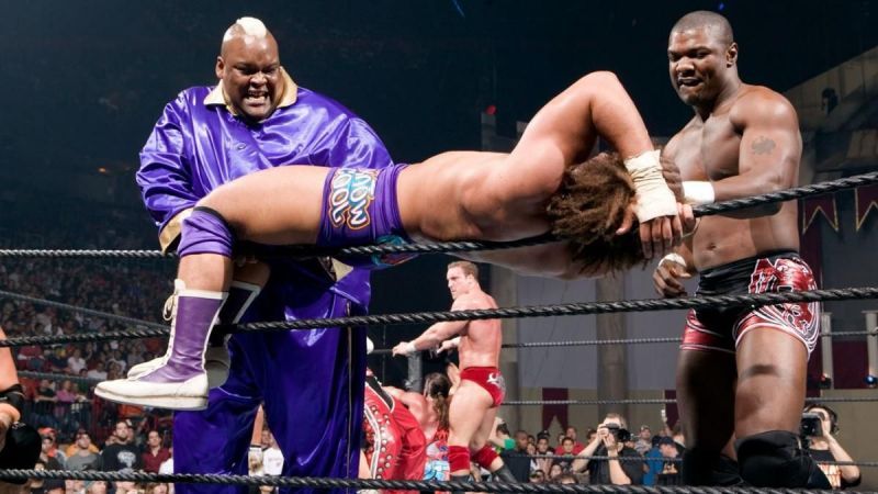 Mabel and Shelton Benjamin trying to eliminate Carlito from the 2006 Royal Rumble