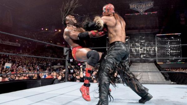 Boogeyman uses....something...to knock Booker T off his feet