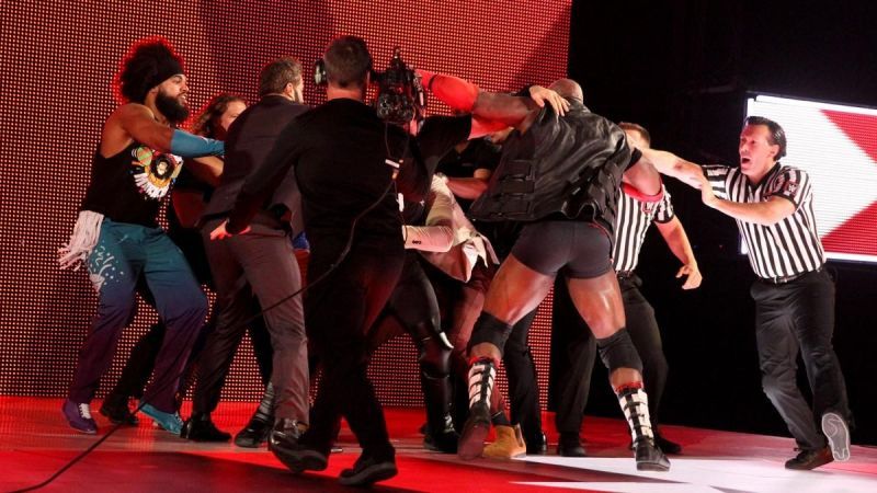 Last night's RAW kicked off in a very spontaneous fashion