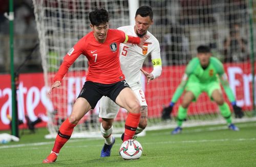 South Korea's Son-Heung Min (red) in action during his side's 2-0 win over China at the AFC Asian Cup. (AFC Media)