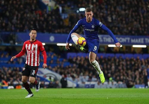 Ross Barkley controlling the ball against Southampton FC at Stamford Bridge