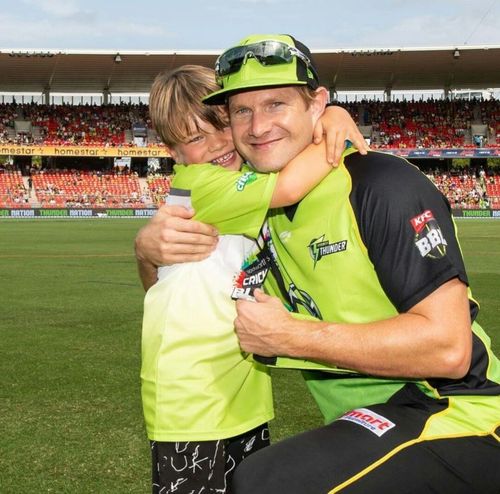 Shane Watson and his son Will during Sydney Thunder's match on Sunday