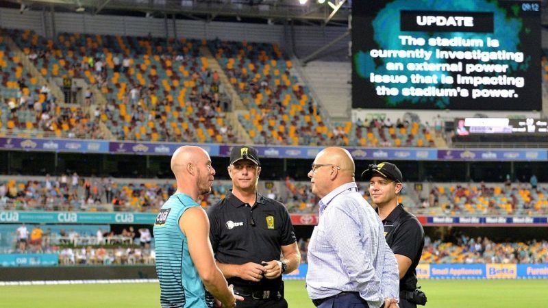 The match between Sydney Thunder and Brisbane Heat was called off due to a floodlight failure