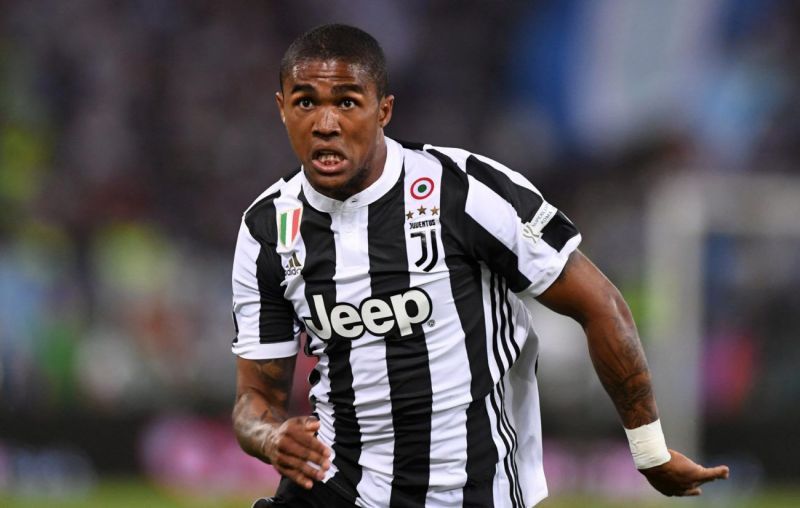 Douglas Costa should be targeted by United to solve their right-wing problems