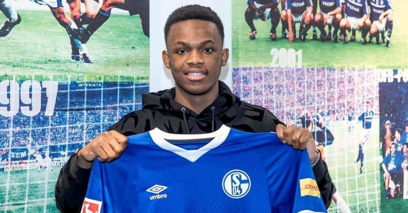 Matondo after signing for Schalke.