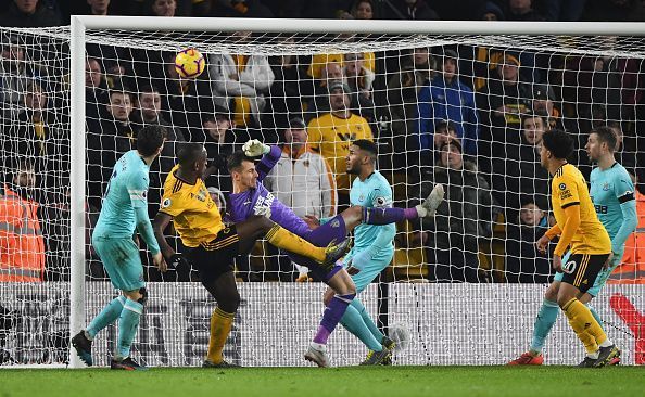 Martin D&Atilde;&ordm;bravka&#039;s misjudgment allows Wilfried Boly to score the equaliser in the dying seconds of the game