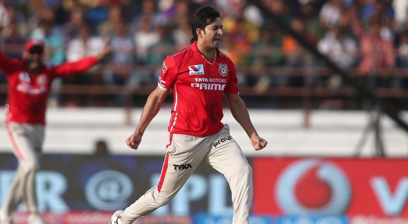 Mohit Sharma's 3-wicket haul helped Kings XI Punjab win the match comprehensively