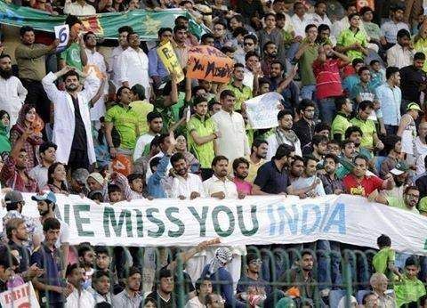 A heart-touching gesture from the Pakistani cricket fans
