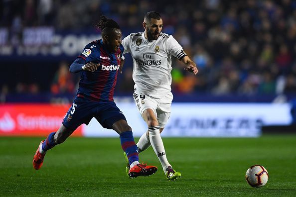 Cheick Doukoure and Karim Benzema in action