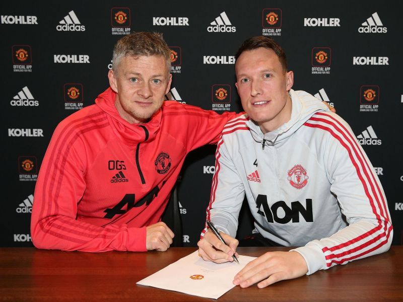 Phil Jones becomes the latest United player to sign an extension