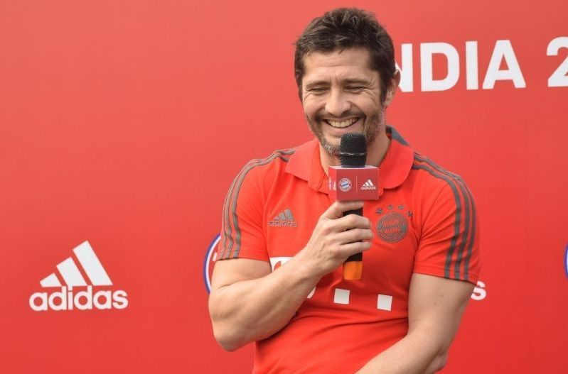 Lizarazu speaking at the finals of the Adidas FC Bayern Youth Cup