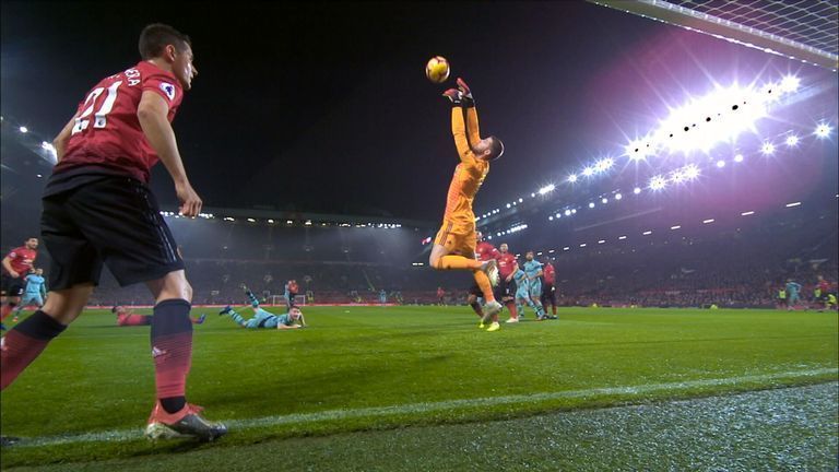 de Gea failed to grab onto a Mustafi header