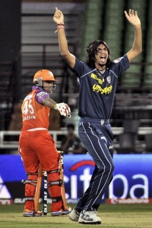 Kedar Jadhav batting in the Kochi Tuskers Kerala jersey