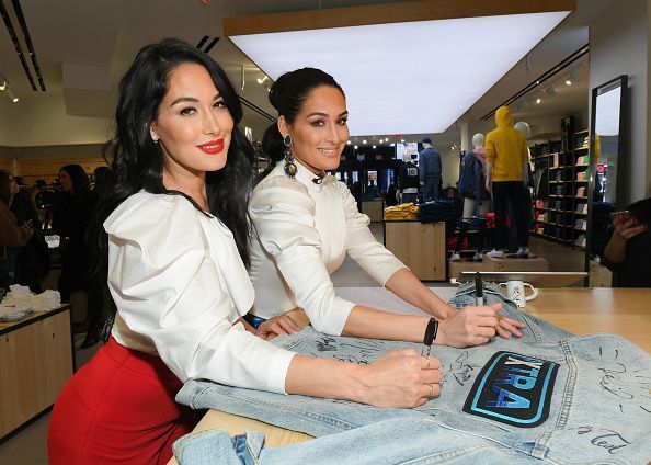 Brie Bella and Nikki Bella Visit &#039;Extra&#039;