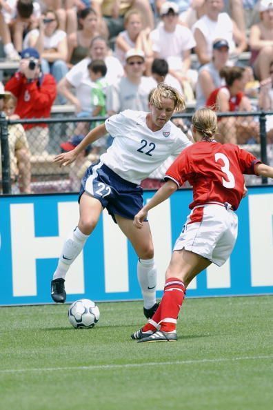 Abby Wambach dribbles